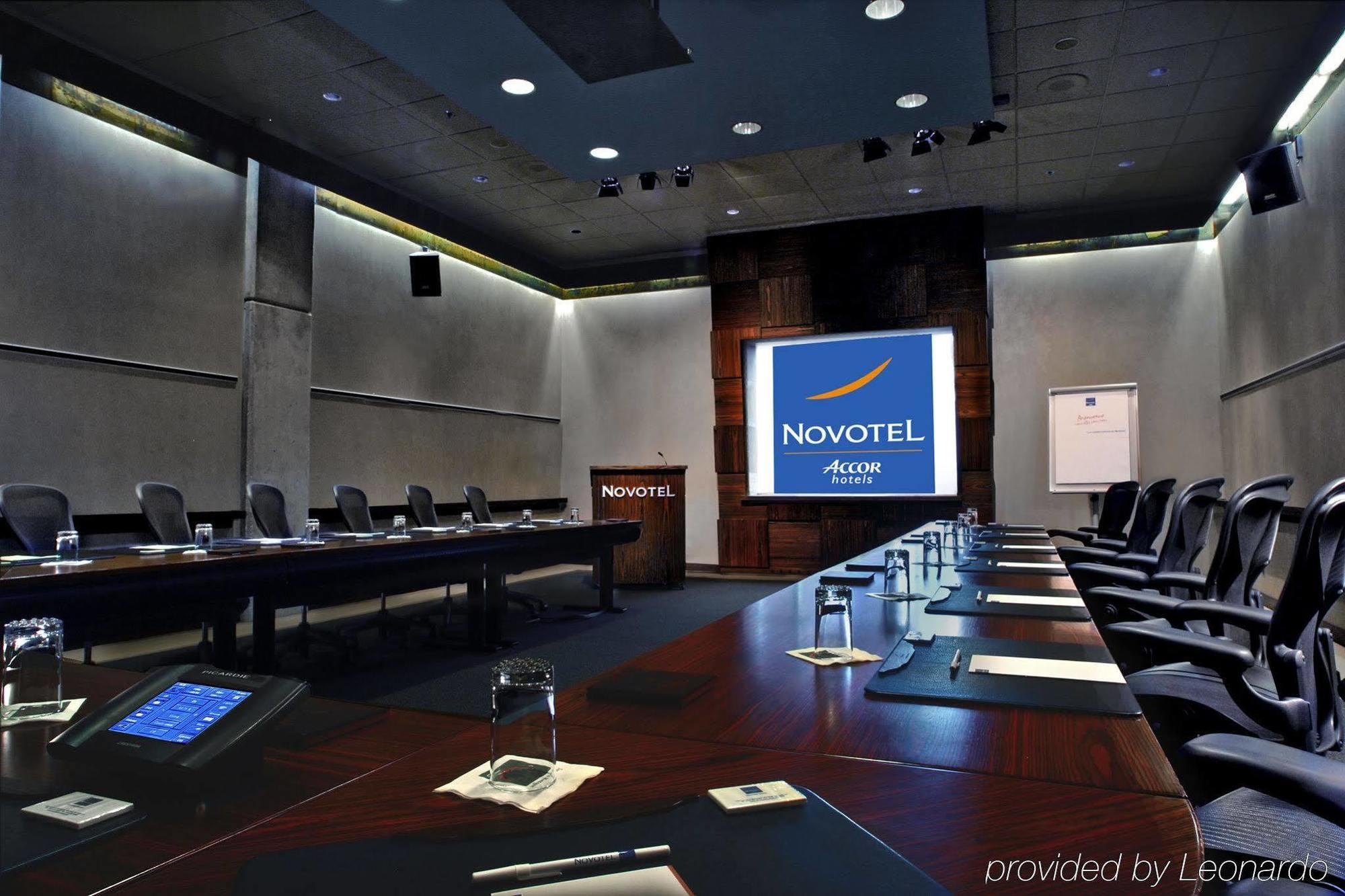 Novotel Montreal Center Business photo